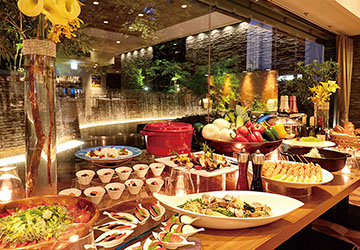 西鉄,グランドホテル,ブッフェ,メニュー,50周年,一万円カレー,グランカフェ,ラ・カスカドウ