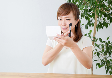 夏,メイク,キレイ,崩れ,悩み,ファンデーション,乾燥,汗,オフィス,テカリ