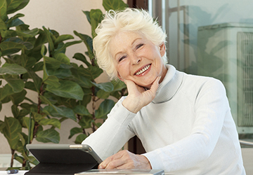 記者コラム,ファッション,グレイ,ヘアー,お洒落,ナチュラル,ルージュ