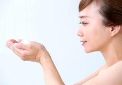 暑い！汗やテカリ対策でお肌を傷めていない？